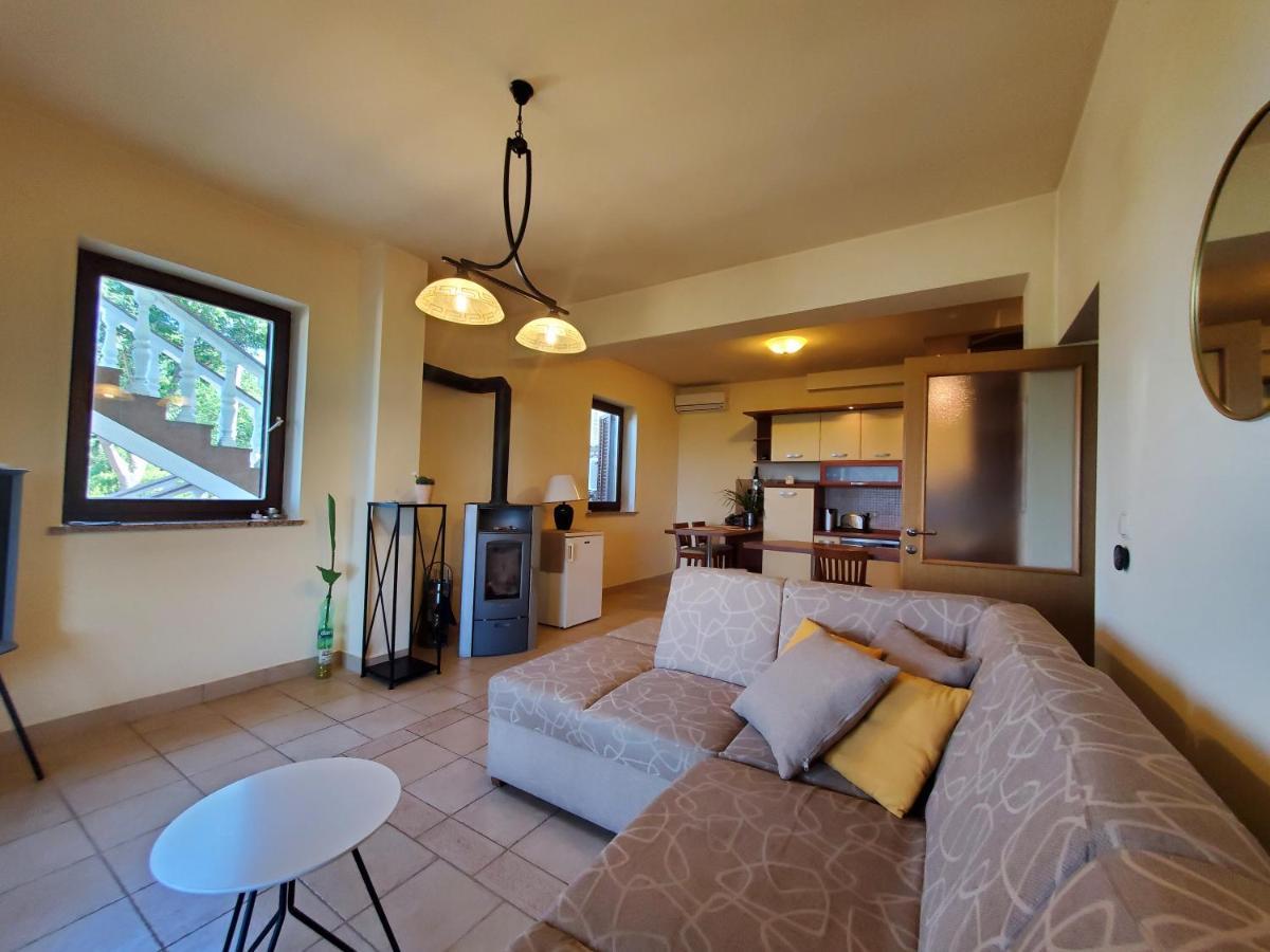 Hilltop Villa Risika Kültér fotó